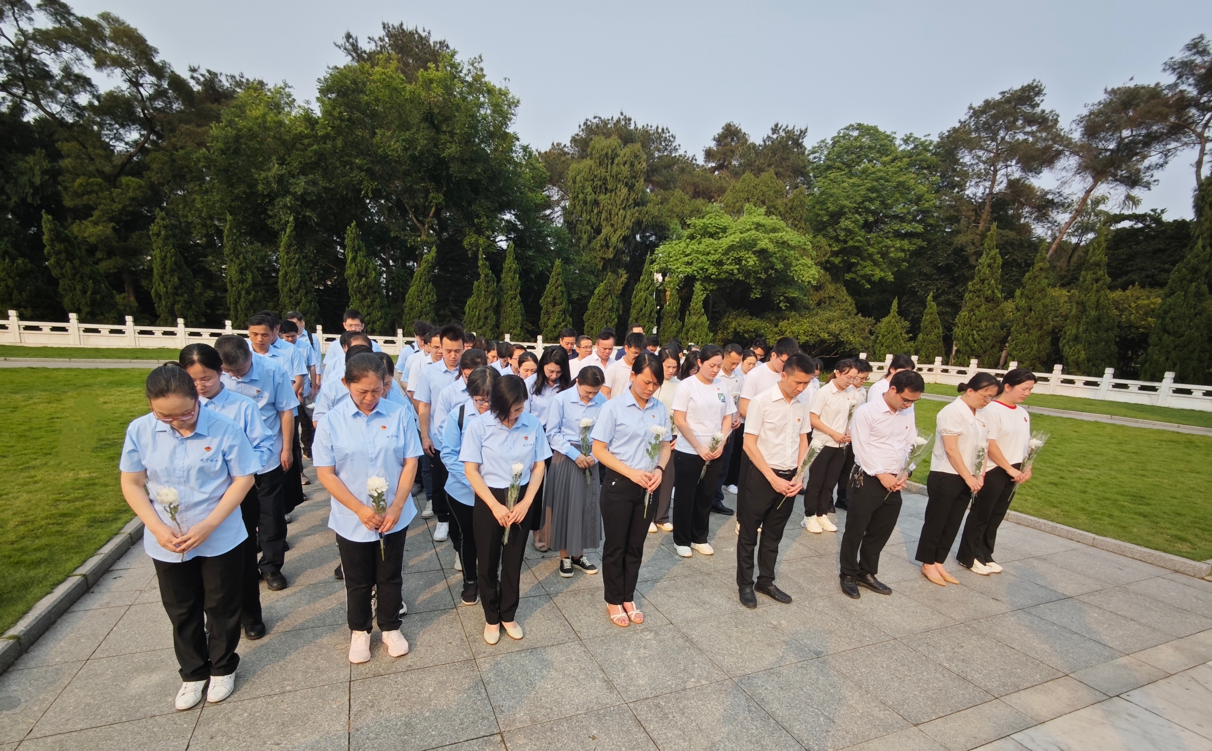 市排水公司黨總支、南寧建康環(huán)保公司黨支部 聯(lián)合開展“學(xué)黨史憶英烈 祭忠魂守初心” 主題黨日活動(dòng)